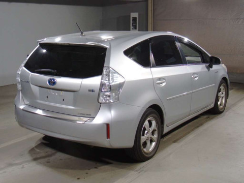 2011 Toyota Prius alpha ZVW41W[1]