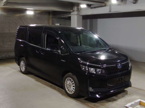 2014 Toyota Voxy ZWR80G[2]