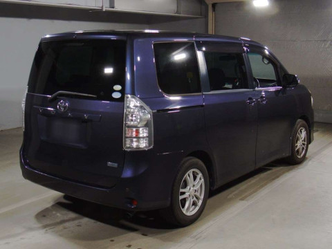 2012 Toyota Voxy ZRR70G[1]