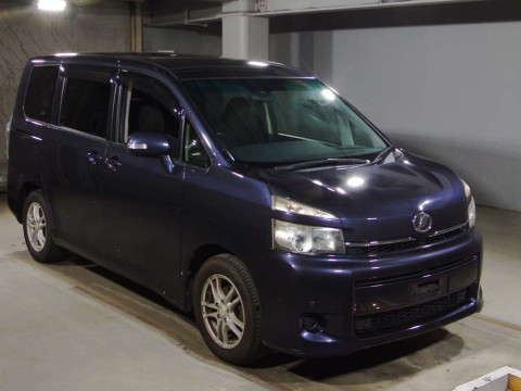 2012 Toyota Voxy ZRR70G[2]