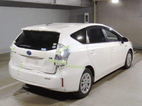 2012 Toyota Prius alpha ZVW41W[1]