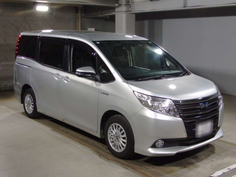 2015 Toyota Noah ZWR80G[2]