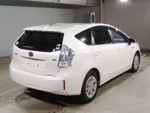 2012 Toyota Prius alpha ZVW41W[1]