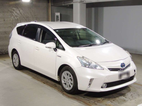 2012 Toyota Prius alpha ZVW41W[2]