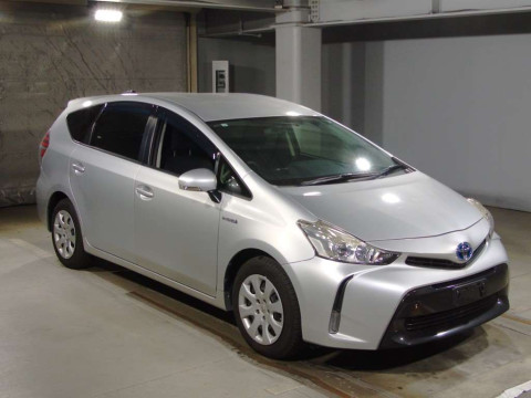 2015 Toyota Prius alpha ZVW41W[2]