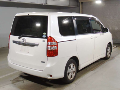 2012 Toyota Noah ZRR70G[1]