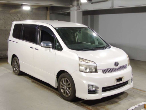 2011 Toyota Voxy ZRR70W[2]