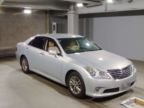 2010 Toyota Crown GRS200[2]