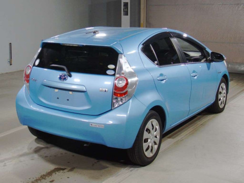 2012 Toyota Aqua NHP10[1]