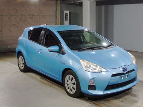 2012 Toyota Aqua NHP10[2]