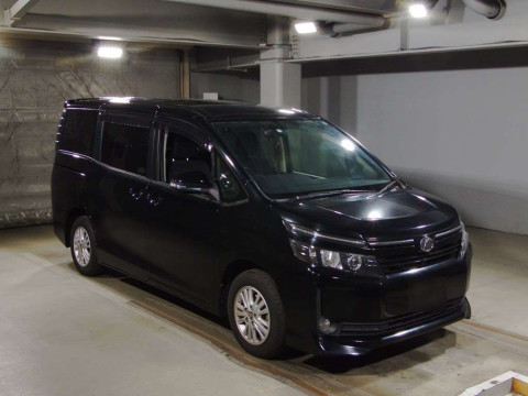 2014 Toyota Voxy ZRR80G[2]