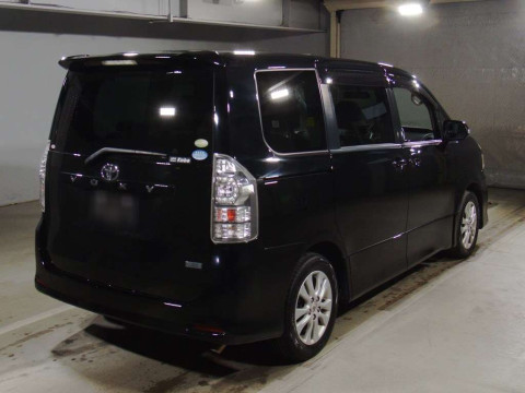 2012 Toyota Voxy ZRR70W[1]