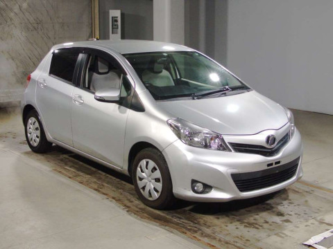 2011 Toyota Vitz NSP130[2]