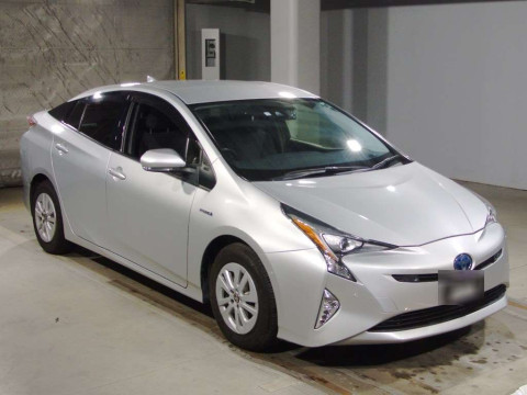 2018 Toyota Prius ZVW50[2]