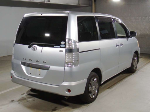 2006 Toyota Noah AZR60G[1]