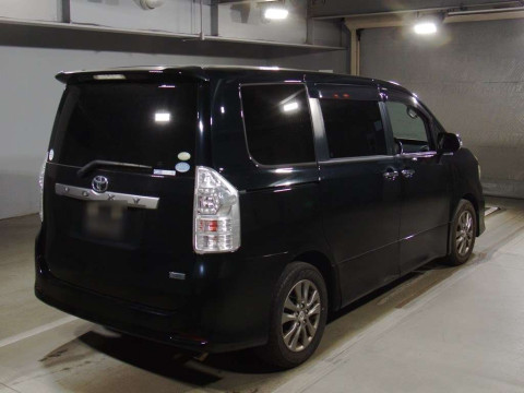 2011 Toyota Voxy ZRR70W[1]