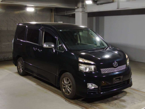 2011 Toyota Voxy ZRR70W[2]