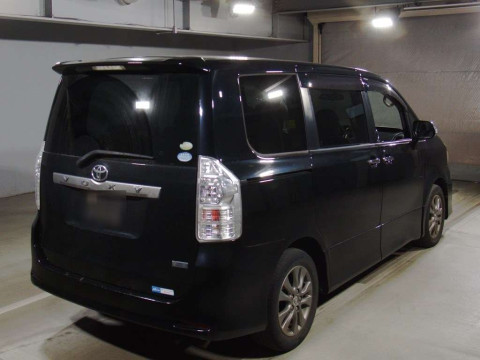 2011 Toyota Voxy ZRR70W[1]