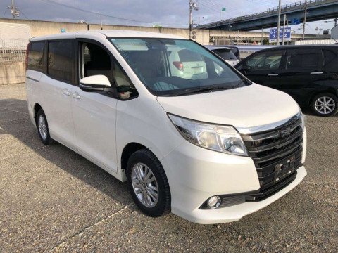 2014 Toyota Noah ZRR80G[2]