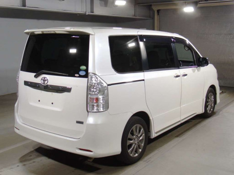 2012 Toyota Voxy ZRR70W[1]