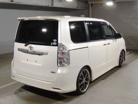 2010 Toyota Voxy ZRR70W[1]