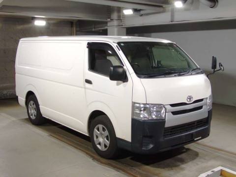 2015 Toyota Regiusace Van TRH200V[2]