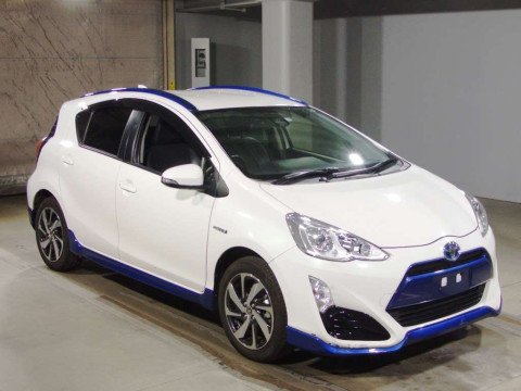 2015 Toyota Aqua NHP10[2]