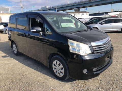 2012 Toyota Noah ZRR70G[2]