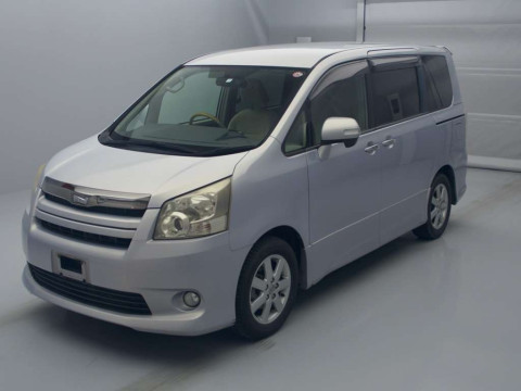 2010 Toyota Noah ZRR70W[0]