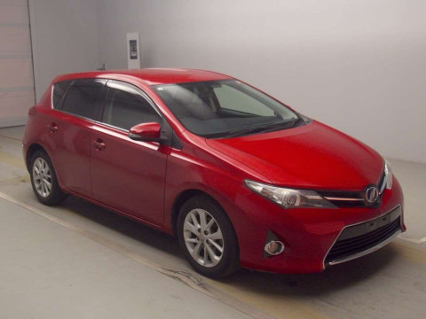 2015 Toyota Auris NZE181H[2]