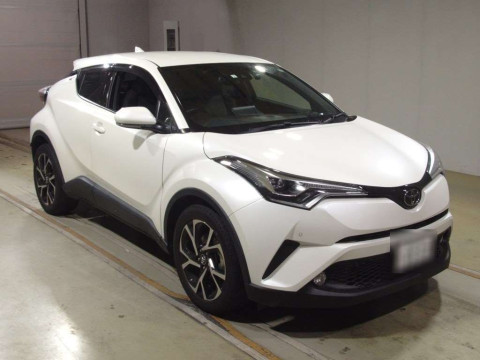 2017 Toyota C-HR NGX50[2]