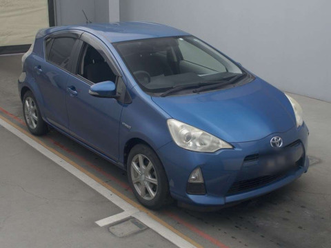 2012 Toyota Aqua NHP10[2]