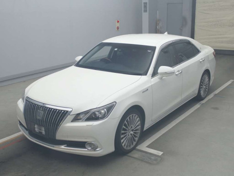 2014 Toyota Crown Majesta GWS214[0]