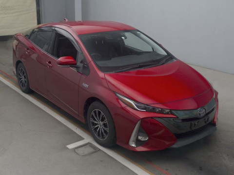 2018 Toyota Prius PHV ZVW52[2]