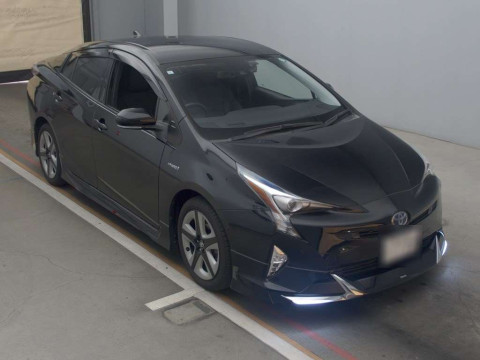 2017 Toyota Prius ZVW51[2]