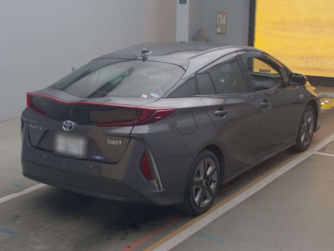 2019 Toyota Prius PHV ZVW52[1]