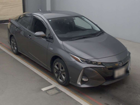 2019 Toyota Prius PHV ZVW52[2]