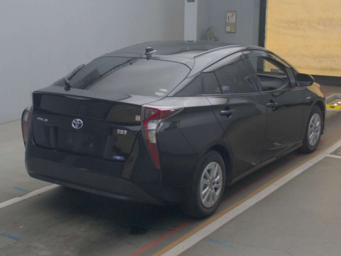 2016 Toyota Prius ZVW50[1]