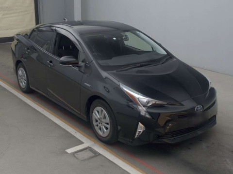 2016 Toyota Prius ZVW50[2]