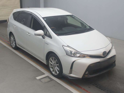 2015 Toyota Prius alpha ZVW41W[2]