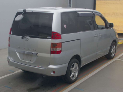 2002 Toyota Noah AZR65G[1]