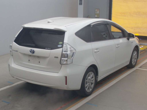 2013 Toyota Prius alpha ZVW40W[1]