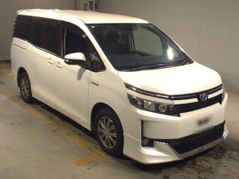 2015 Toyota Voxy ZWR80G[2]