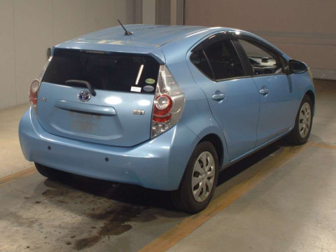 2012 Toyota Aqua NHP10[1]