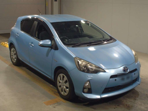 2012 Toyota Aqua NHP10[2]