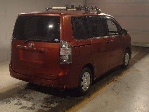 2010 Toyota Voxy ZRR70G[1]