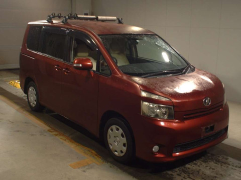 2010 Toyota Voxy ZRR70G[2]