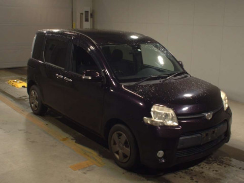 2012 Toyota Sienta NCP81G[2]