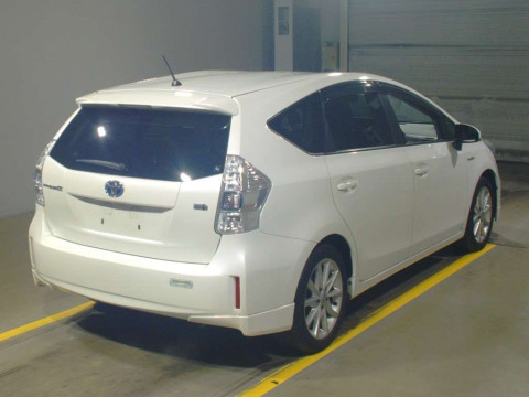 2014 Toyota Prius alpha ZVW41W[1]