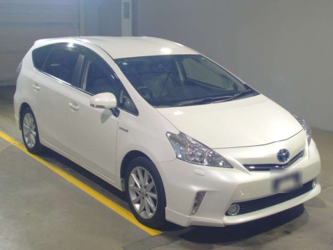 2014 Toyota Prius alpha ZVW41W[2]